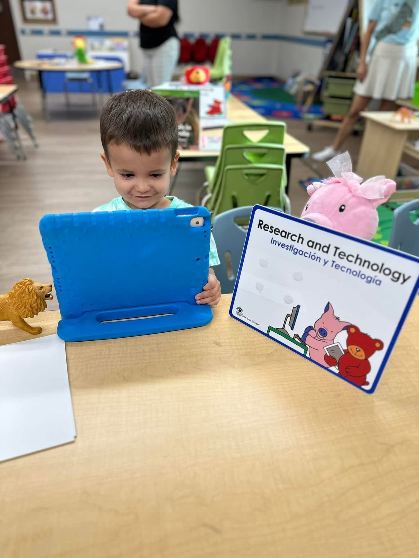 child with iPad, technology, learning