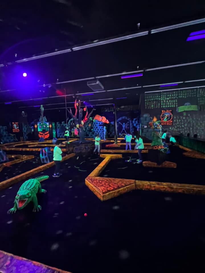 children at mini golf