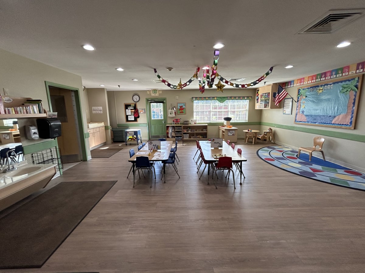 Early Preschool Daycare Garland