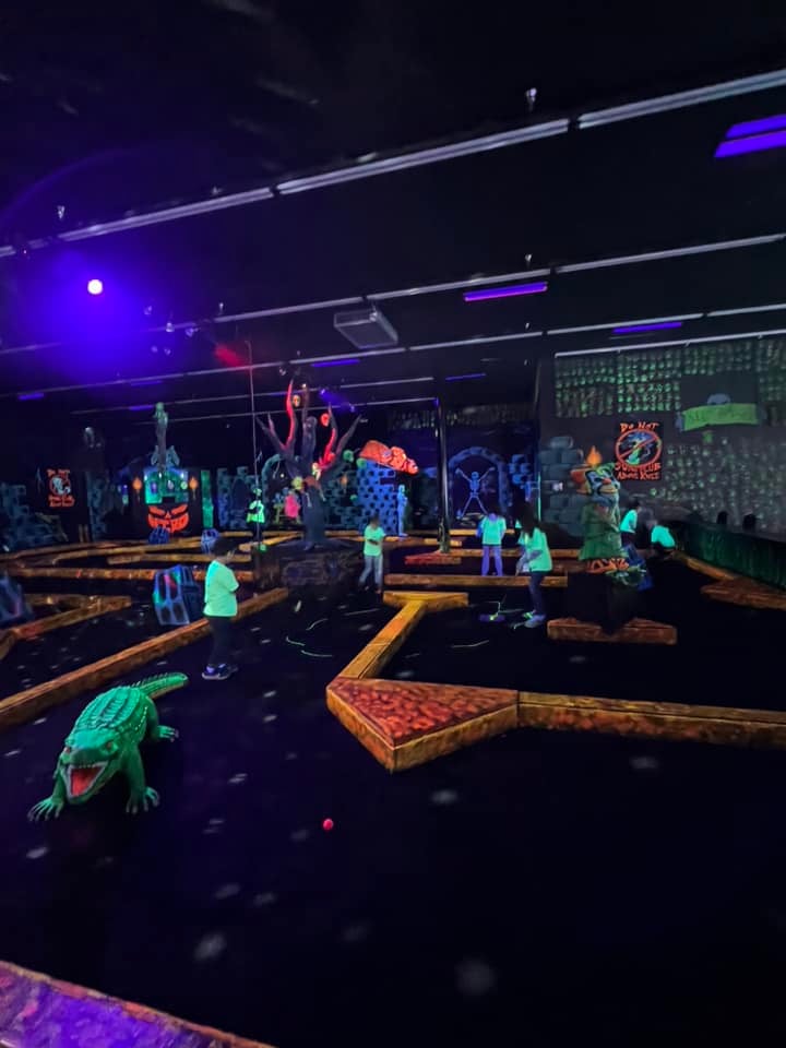 children at mini golf