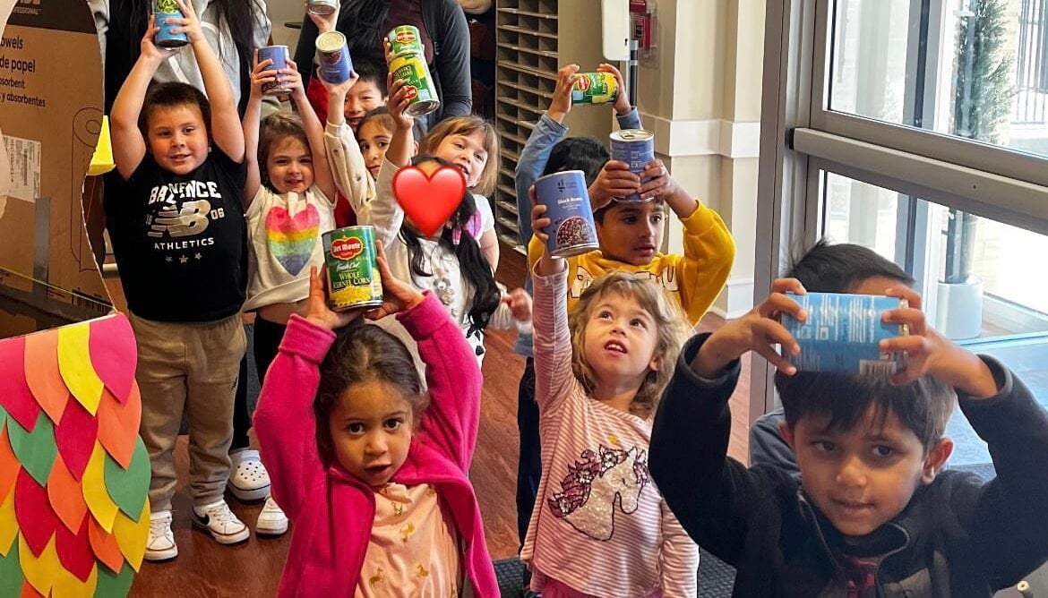 kids donating cans