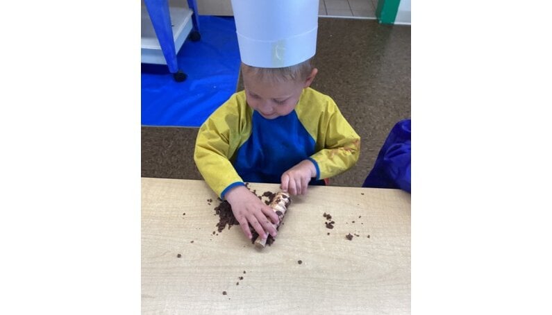 bakers-rolling-dough