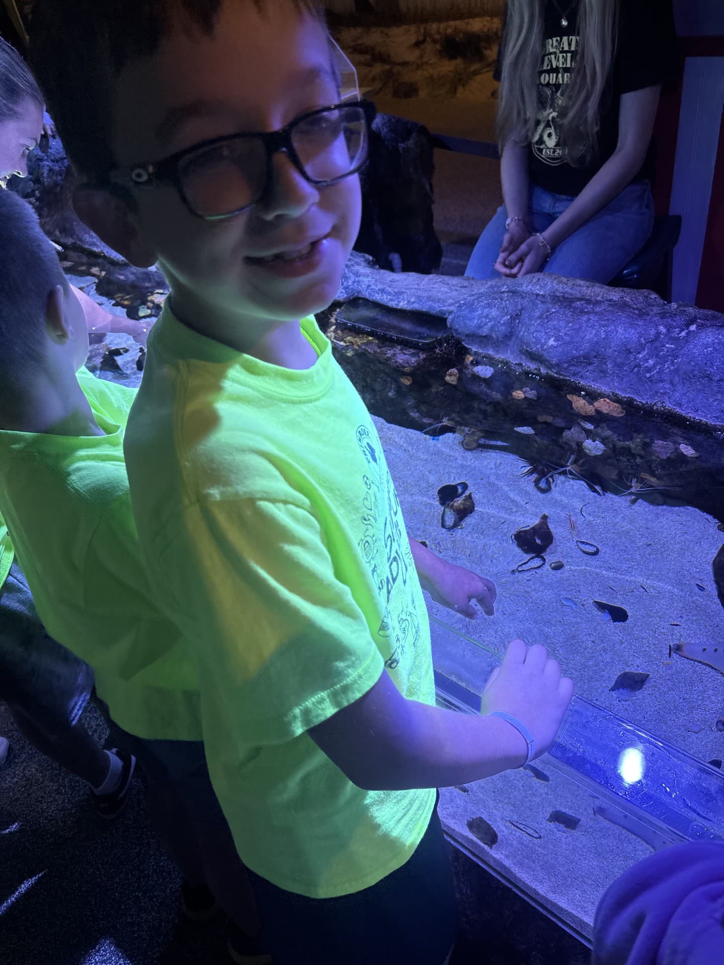 Exploring the sea tank at the Cleveland Aquarium