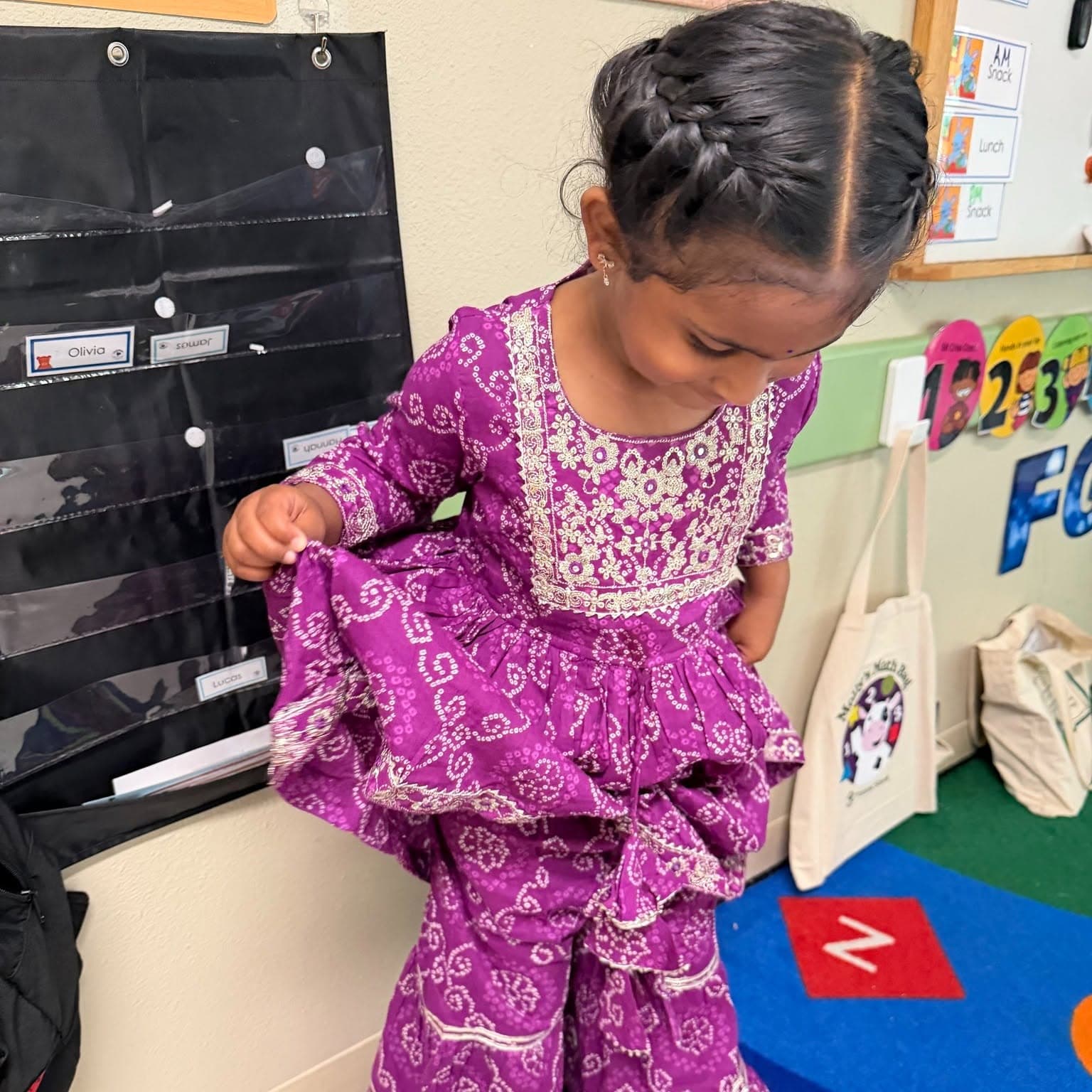 Primrose School of Burlington Preschool Pathways Program serving Burlington, Billerica, Pinehurst, Lexington, Bedford, and Nutting Lake families. Preschool and day care center providing school readiness programs, early childhood education, confidence building, developmental support, and child care services.