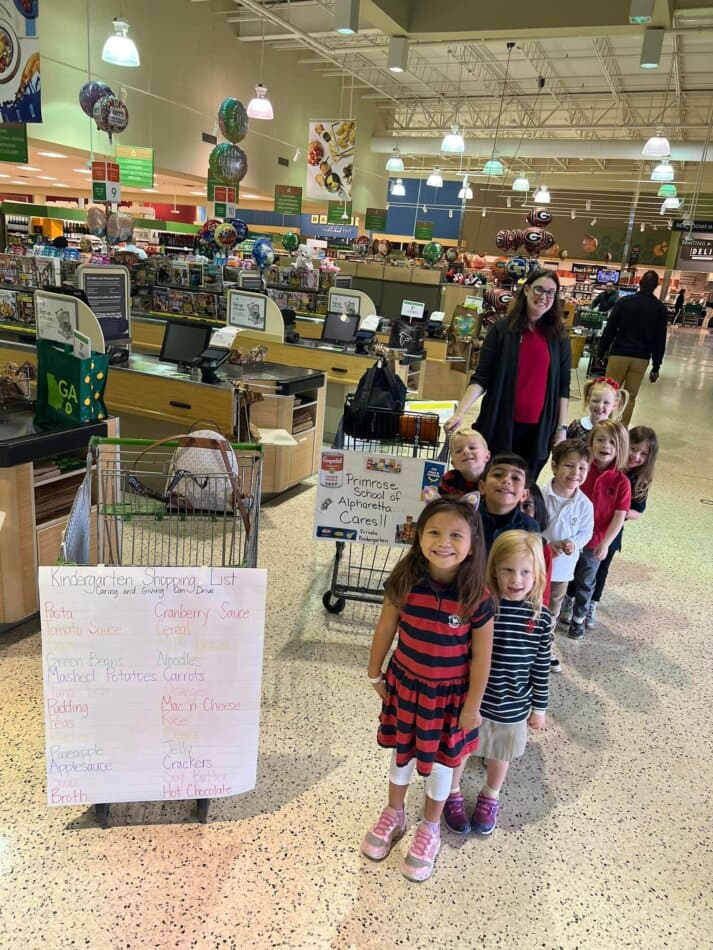 children donating canned goods