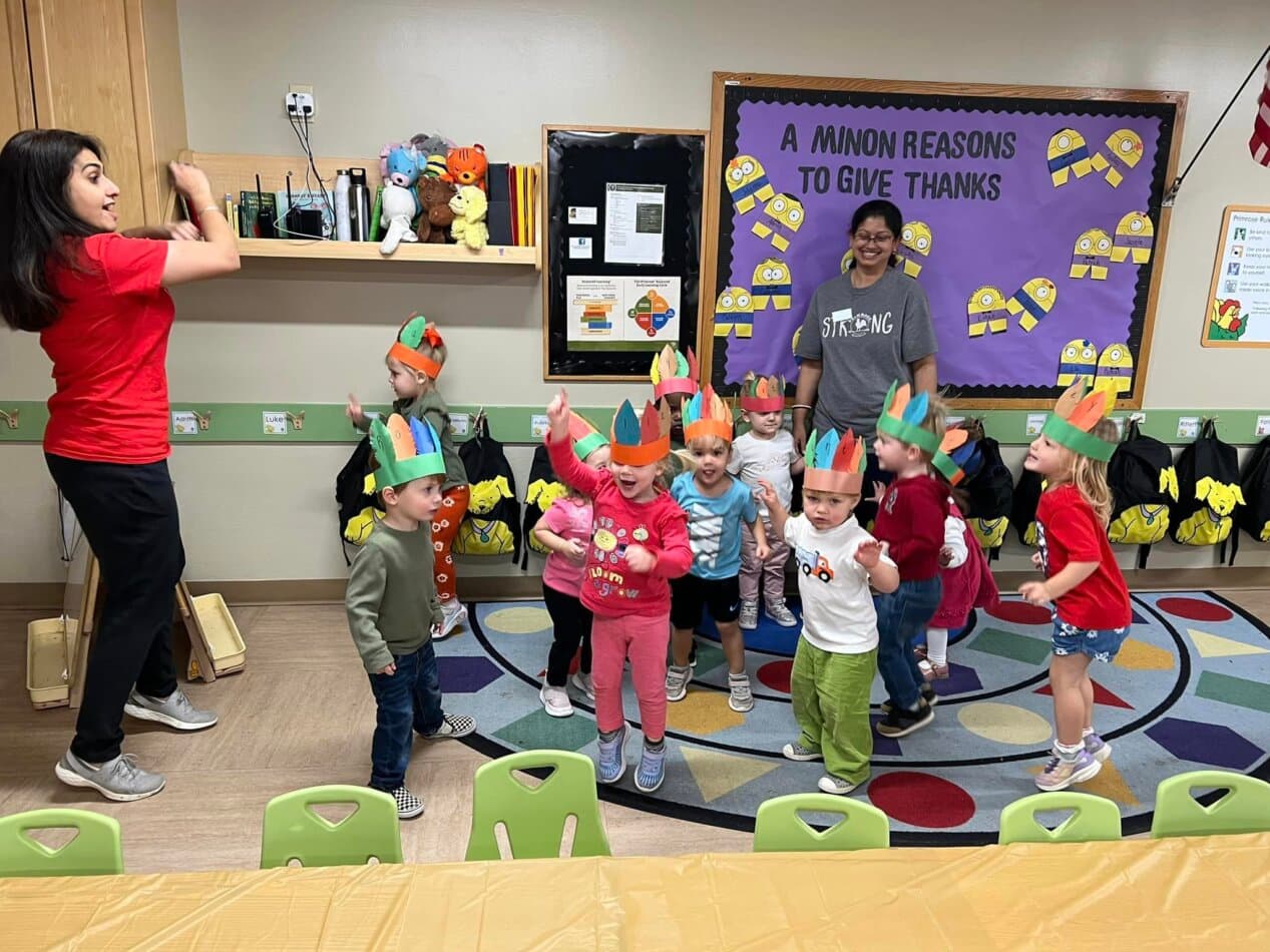 children celebrating Thanksgiving