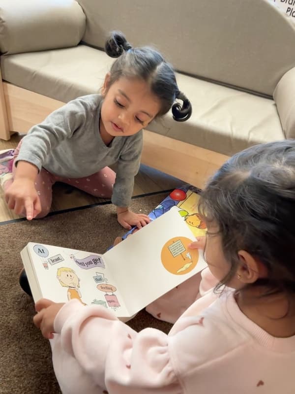 It's Og's Reading Time!