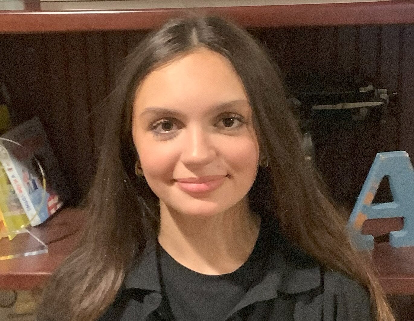 Ms. Mia Hinrichs